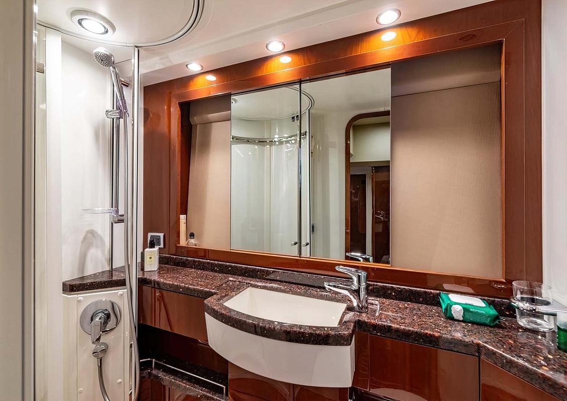 Аренда моторной яхты Princess 54 в Москве и Московской области